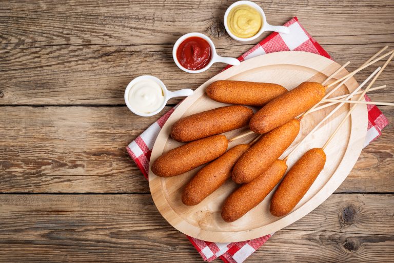 Traditional,American,Street,Food,Corn,Dogs,With,Mustard,And,Ketchup